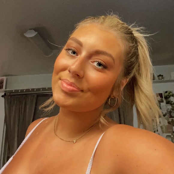 Meet your Posher, Eva - Picture 1 of 1